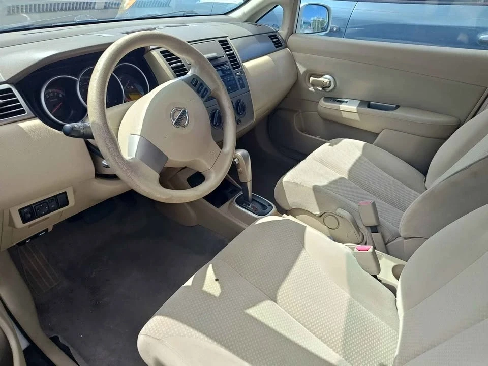 2010 Nissan Versa - Image 2 of 4