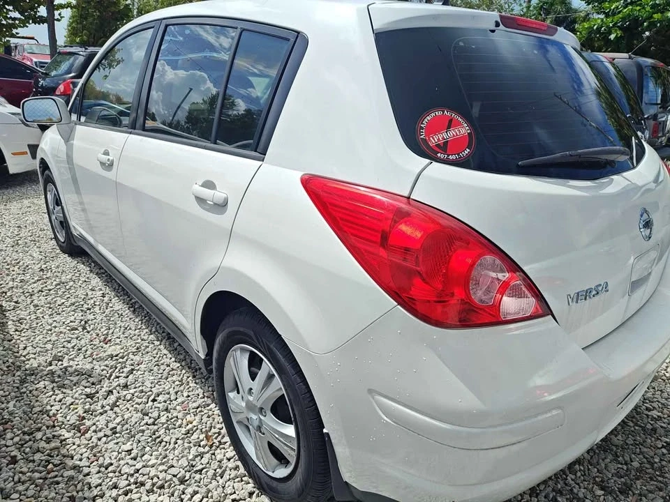 2010 Nissan Versa - Image 3 of 4
