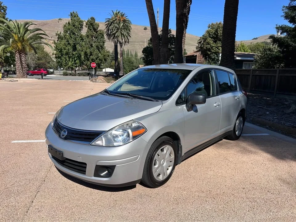 2010 Nissan Versa - Image 3 of 15