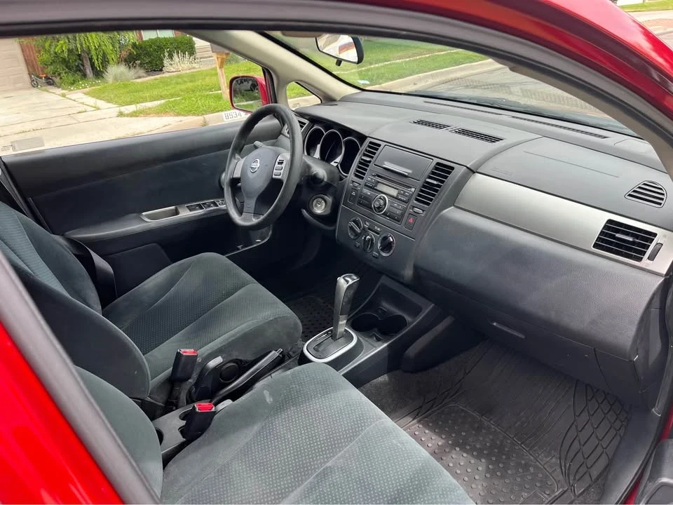 2010 Nissan Versa - Image 4 of 5
