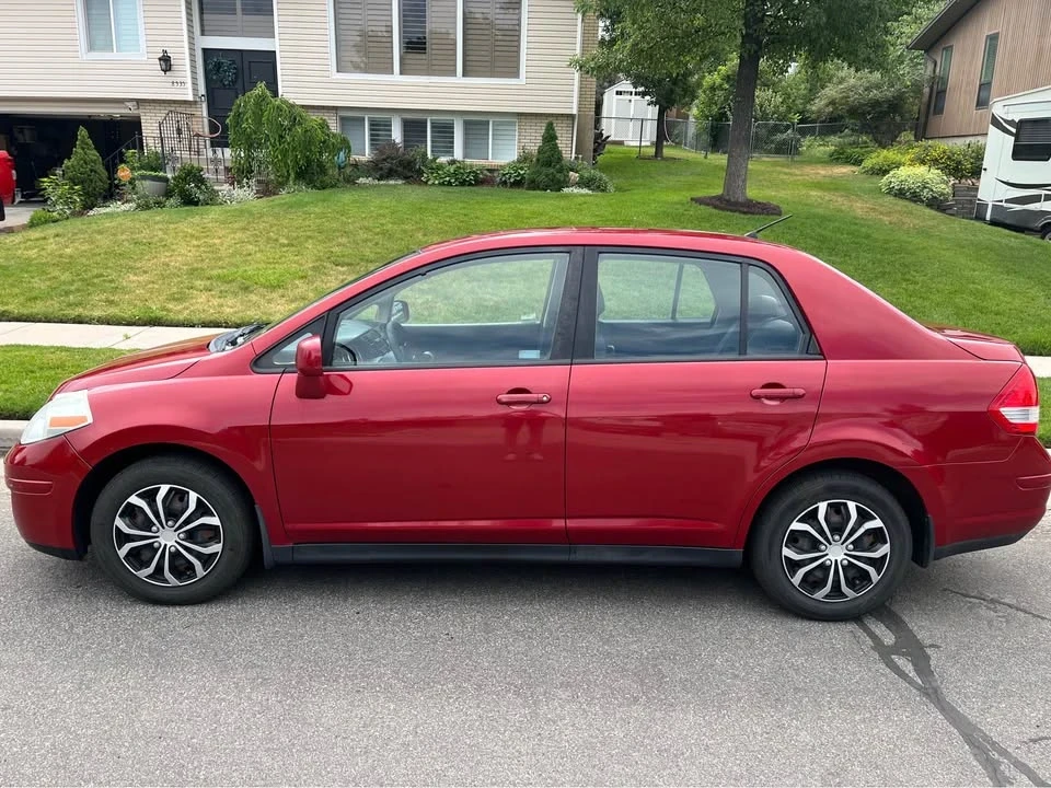 2010 Nissan Versa - Image 2 of 5