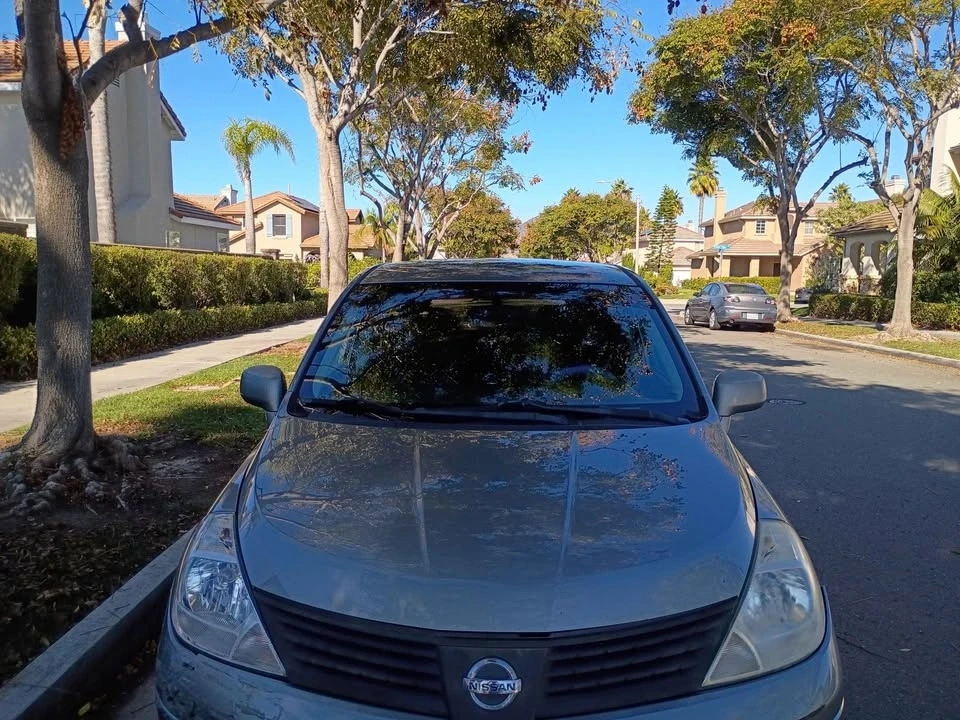 2010 Nissan Versa - Image 7 of 17
