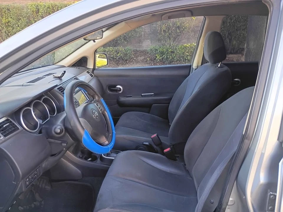 2010 Nissan Versa - Image 12 of 17