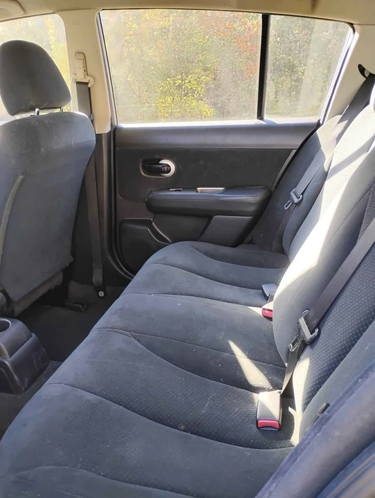 2010 Nissan Versa - Image 5 of 7