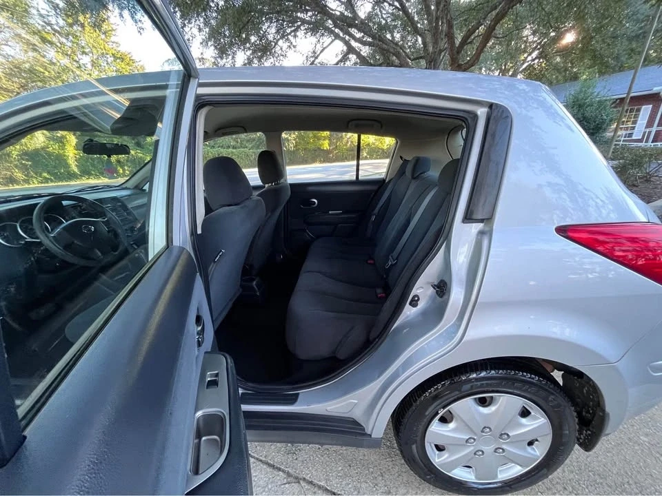 2010 Nissan Versa - Image 12 of 14