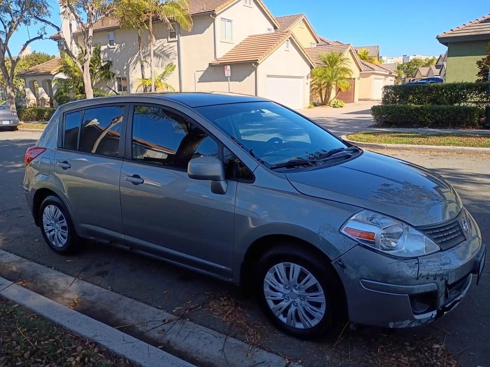 2010 Nissan Versa - Image 8 of 17