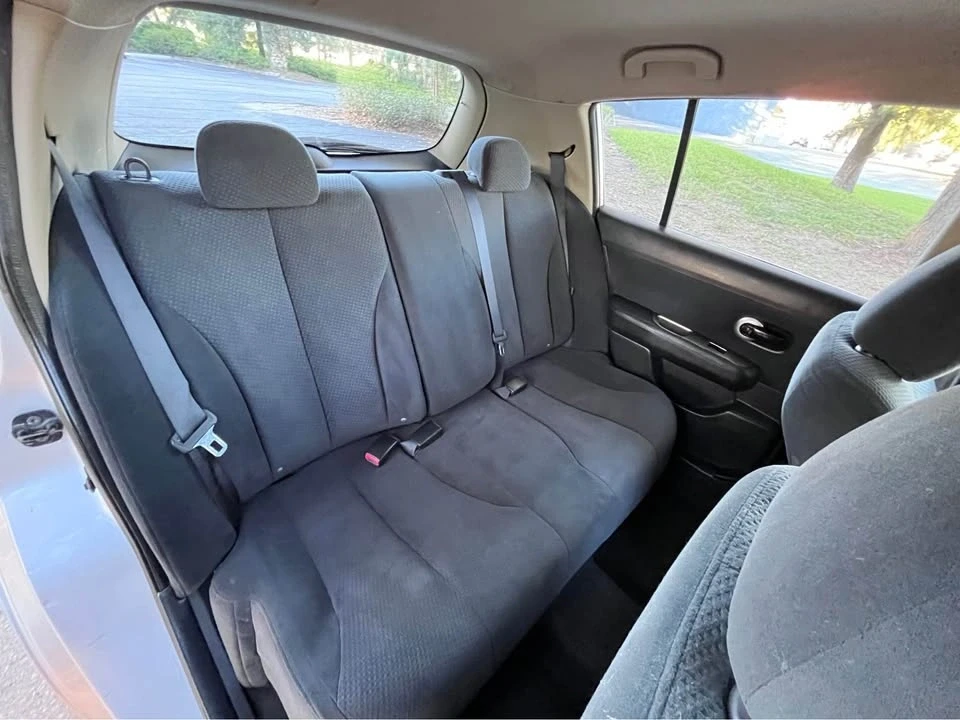 2010 Nissan Versa - Image 8 of 14