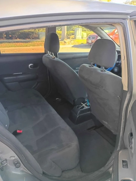 2010 Nissan Versa - Image 15 of 17