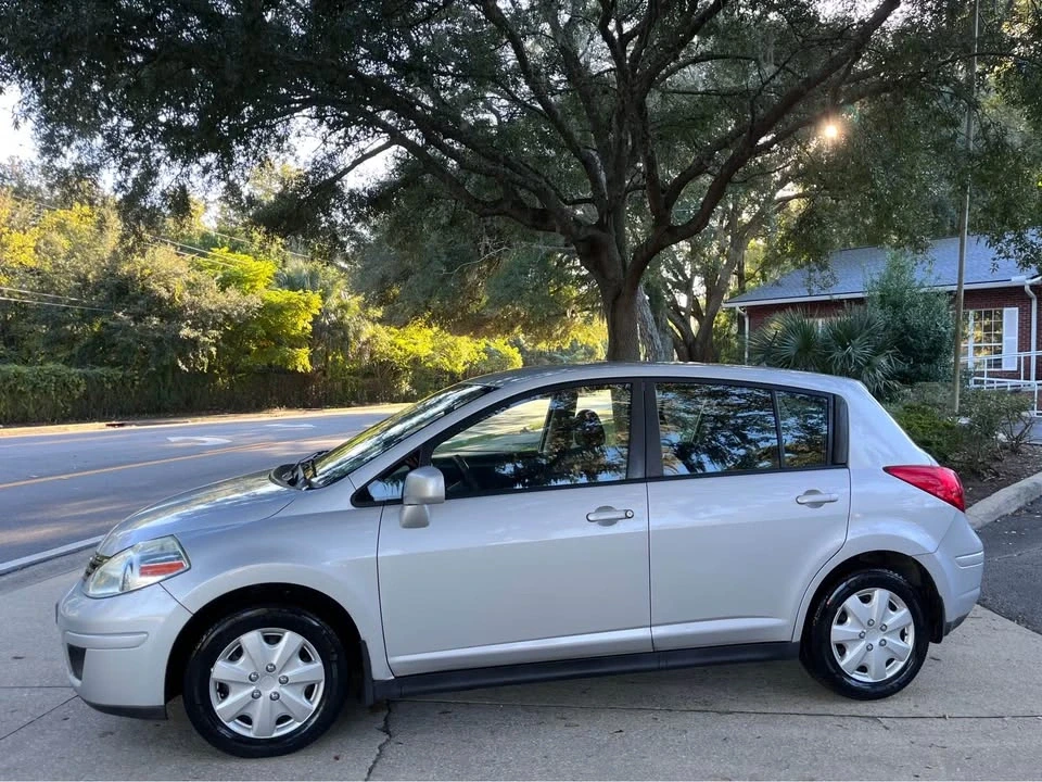2010 Nissan Versa - Image 2 of 14