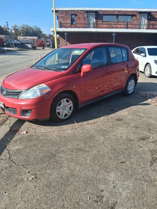 2010 Nissan Versa - Image 2 of 9