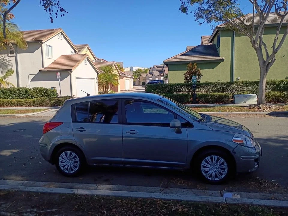 2010 Nissan Versa - Image 6 of 17