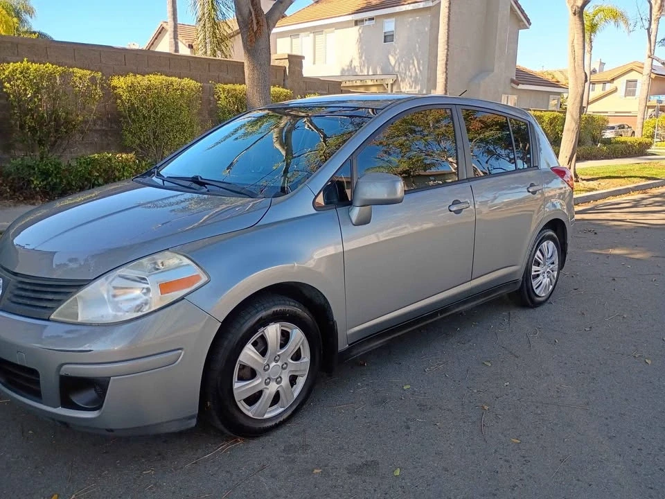 2010 Nissan Versa - Image 2 of 17