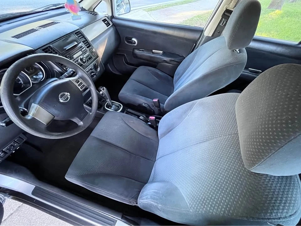2010 Nissan Versa - Image 11 of 14