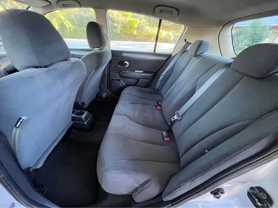 2010 Nissan Versa - Image 13 of 14