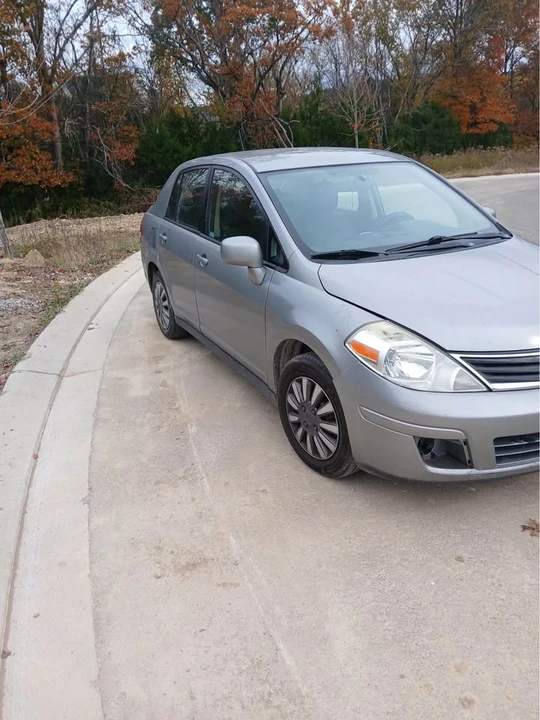 2010 Nissan Versa - Image 4 of 5