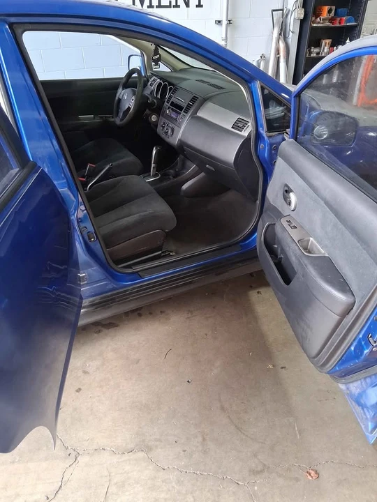 2010 Nissan Versa - Image 2 of 7