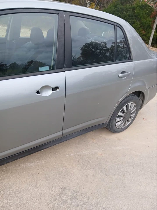 2010 Nissan Versa - Image 3 of 5