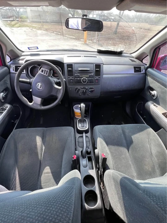 2010 Nissan Versa - Image 2 of 6