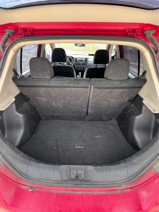 2010 Nissan Versa - Image 4 of 6