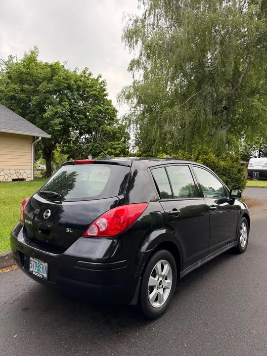 2010 Nissan Versa - Image 2 of 5