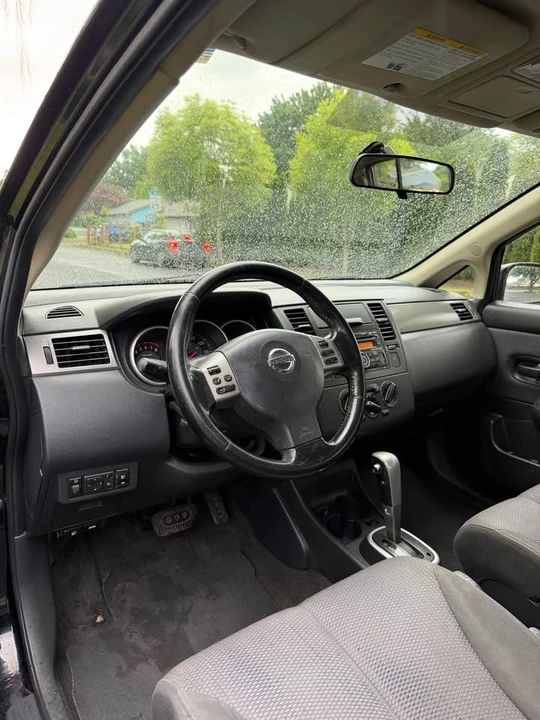 2010 Nissan Versa - Image 3 of 5