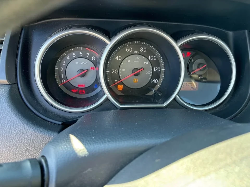 2010 Nissan Versa - Image 3 of 8