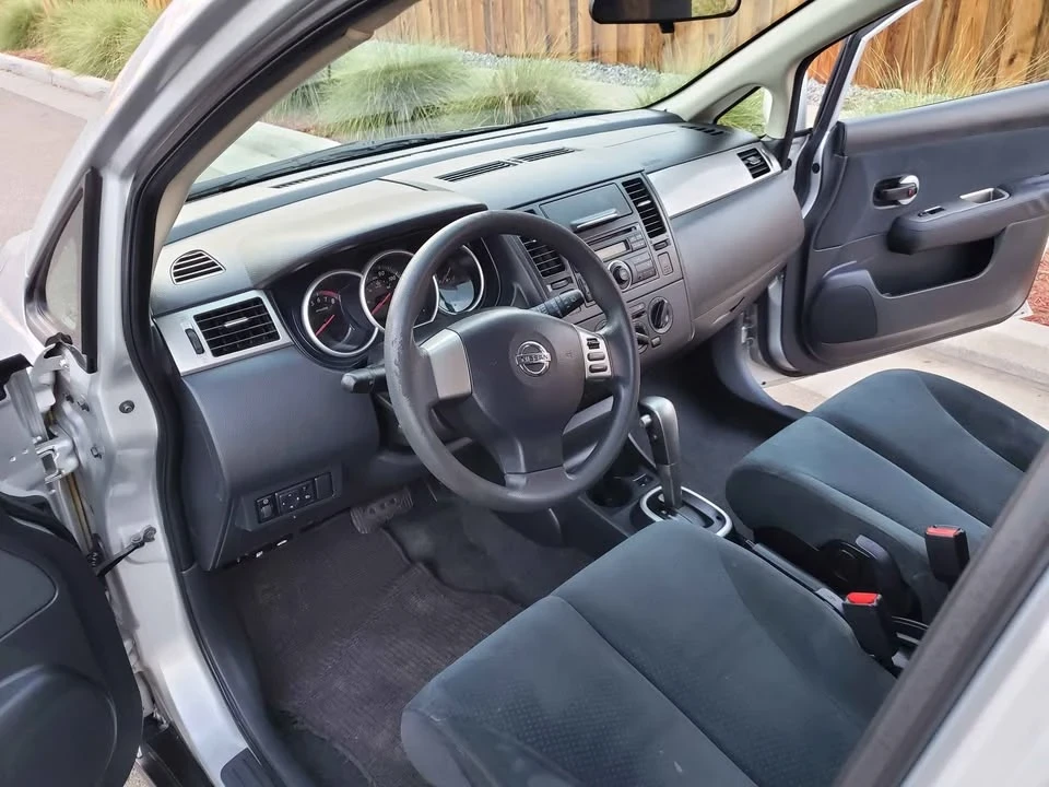 2010 Nissan Versa - Image 10 of 18