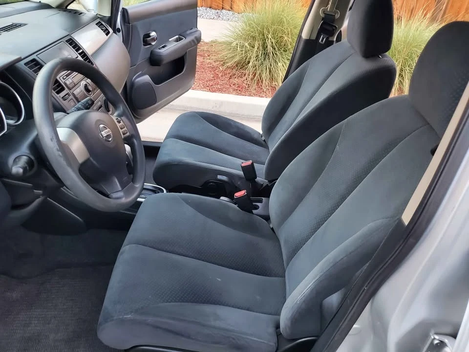 2010 Nissan Versa - Image 13 of 18