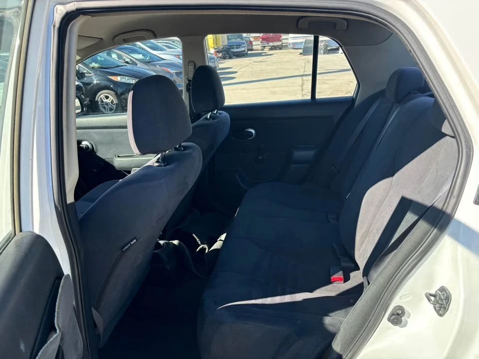 2010 Nissan Versa - Image 2 of 8