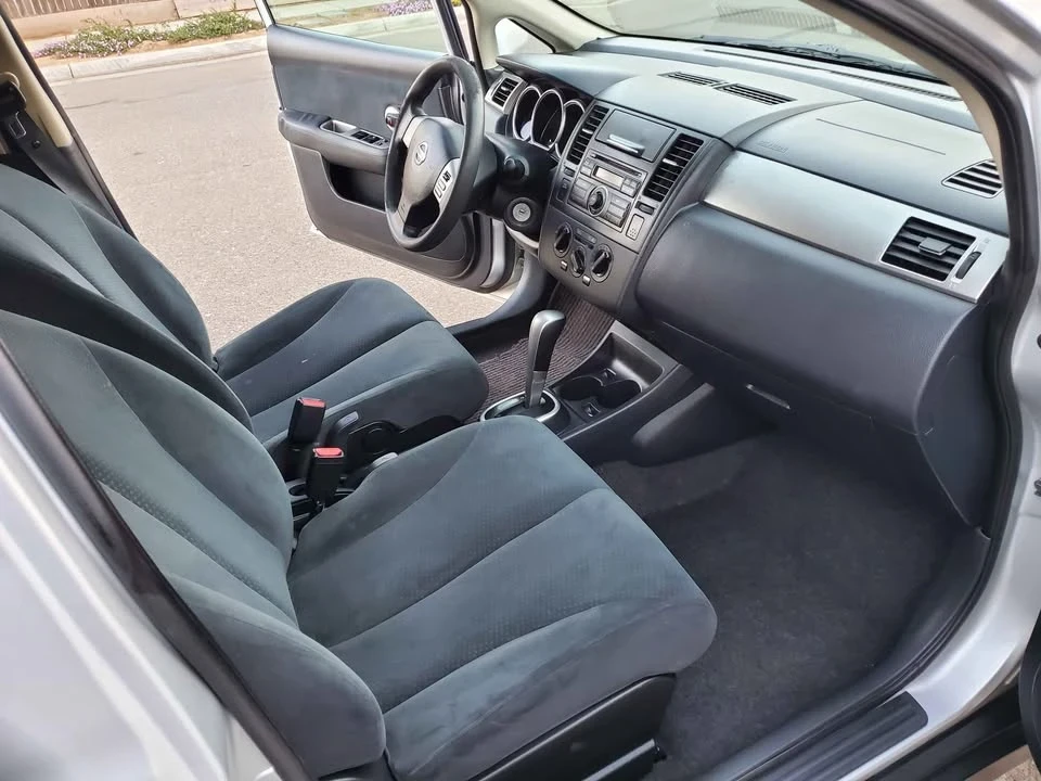 2010 Nissan Versa - Image 11 of 18