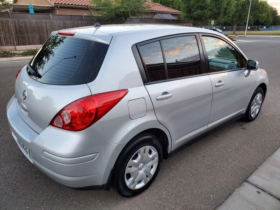 2010 Nissan Versa - Image 5 of 18