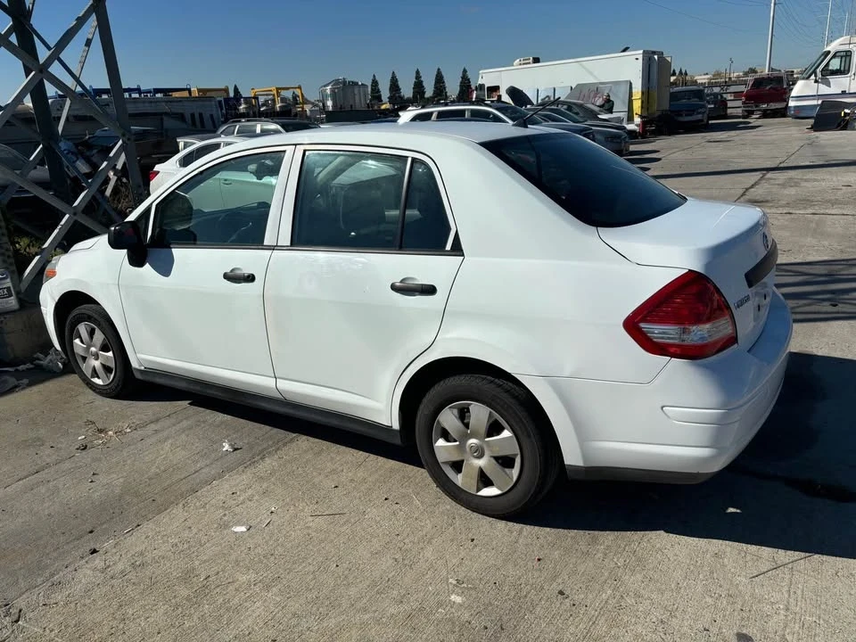 2010 Nissan Versa - Image 7 of 8
