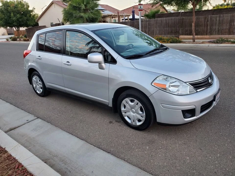 2010 Nissan Versa - Image 2 of 18