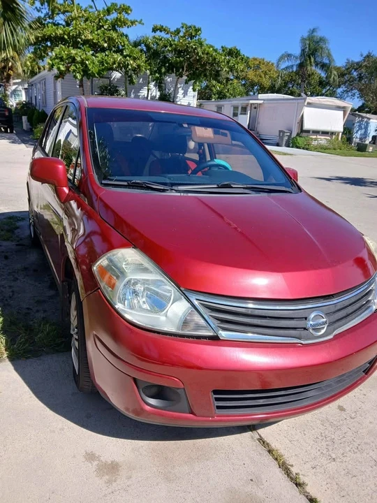 2010 Nissan Versa - Image 2 of 6