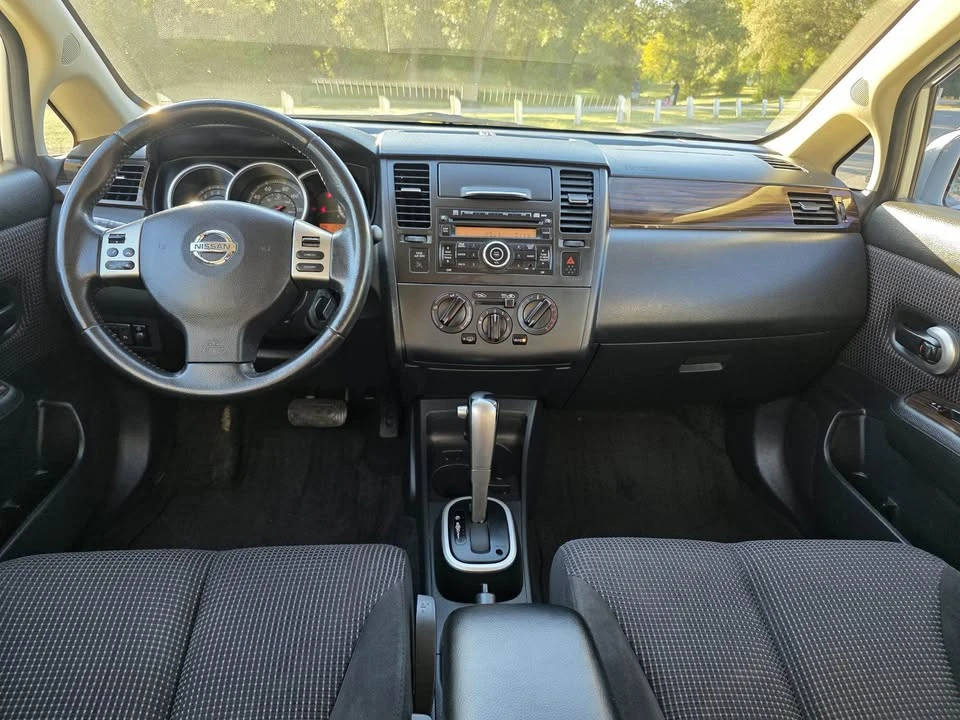 2010 Nissan Versa - Image 11 of 12
