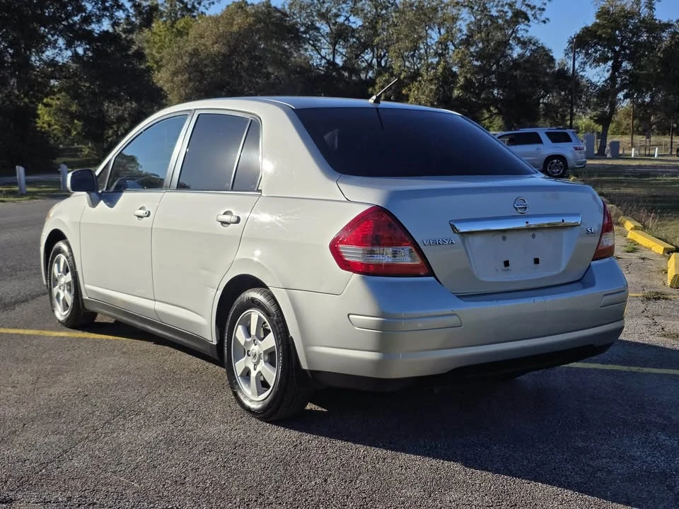 2010 Nissan Versa - Image 5 of 12