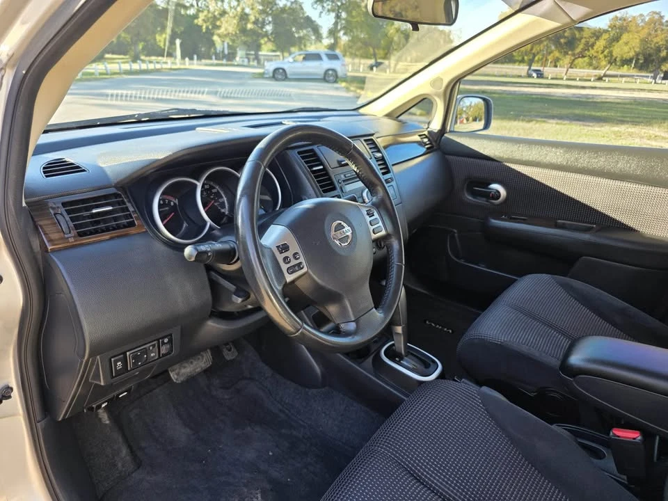 2010 Nissan Versa - Image 9 of 12