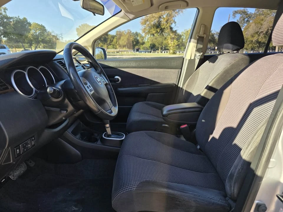 2010 Nissan Versa - Image 10 of 12