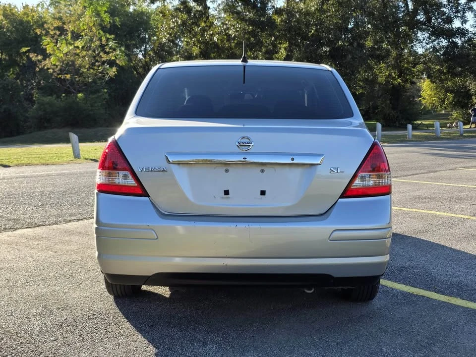 2010 Nissan Versa - Image 7 of 12