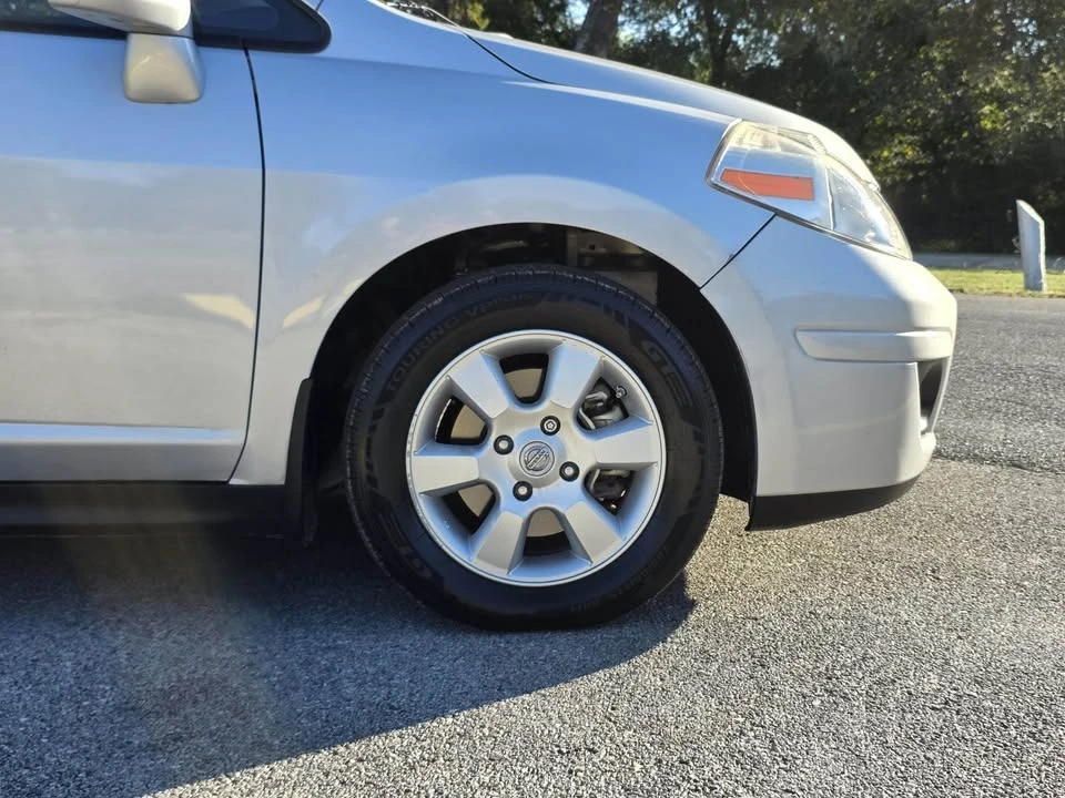 2010 Nissan Versa - Image 8 of 12