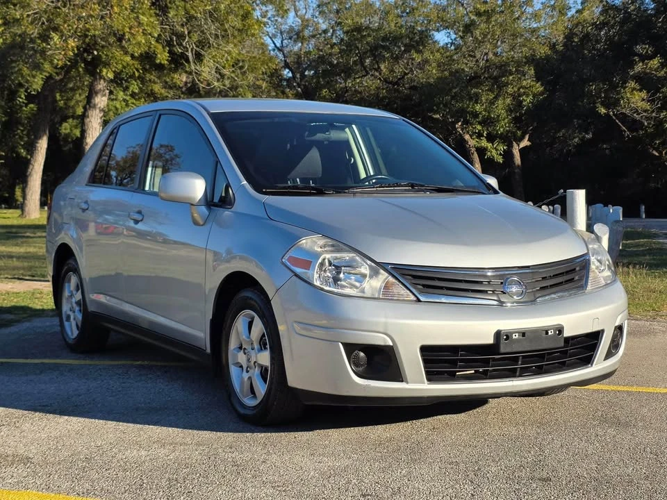 2010 Nissan Versa - Image 2 of 12