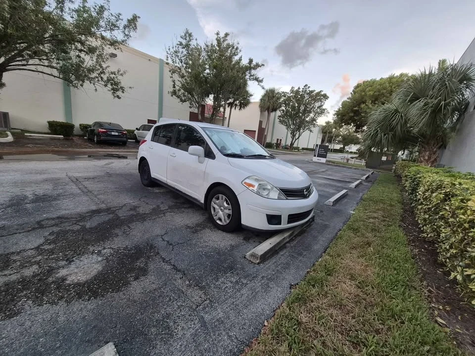 2010 Nissan Versa - Image 3 of 8