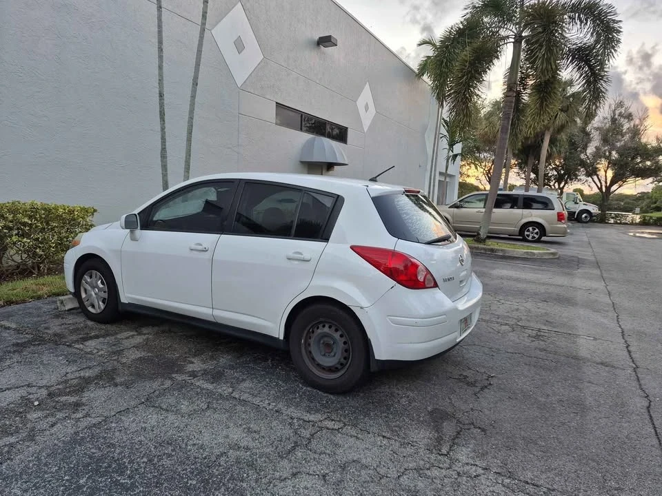 2010 Nissan Versa - Image 6 of 8