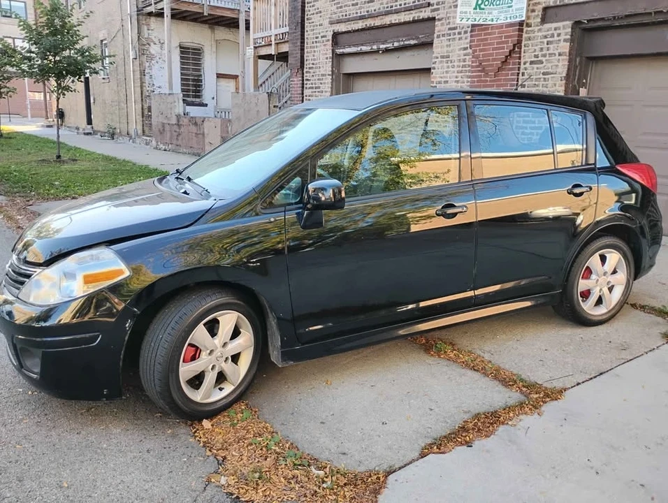 2010 Nissan Versa - Image 2 of 14