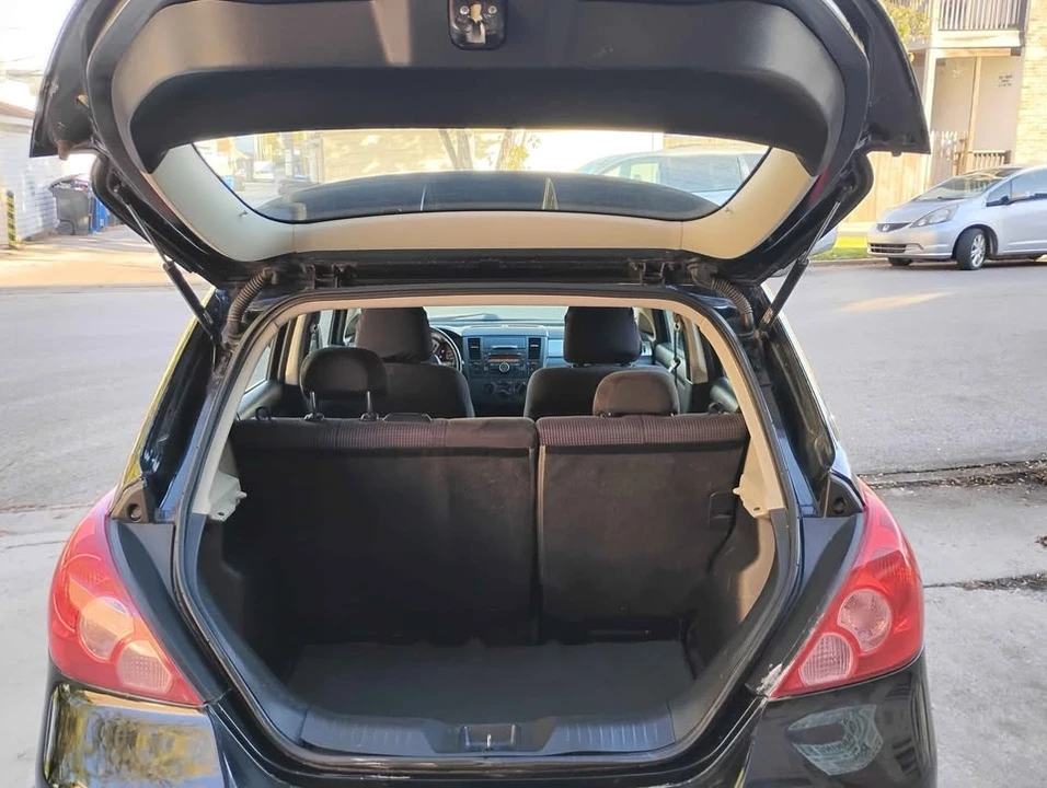 2010 Nissan Versa - Image 10 of 14