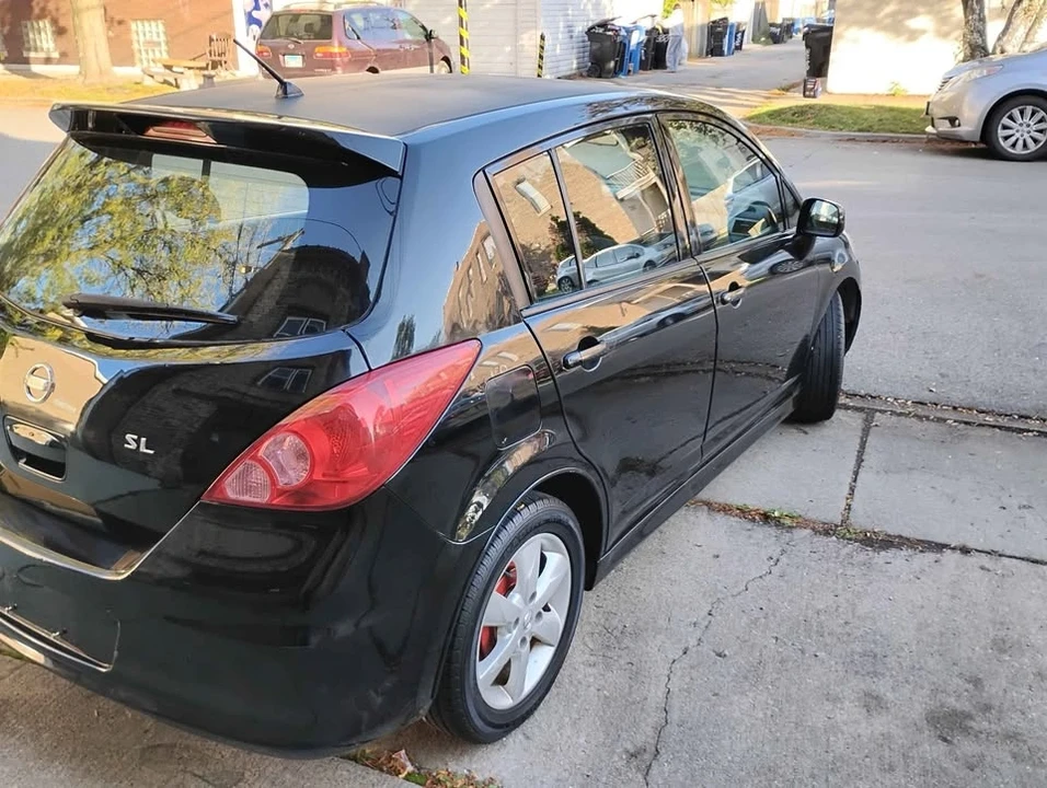 2010 Nissan Versa - Image 11 of 14