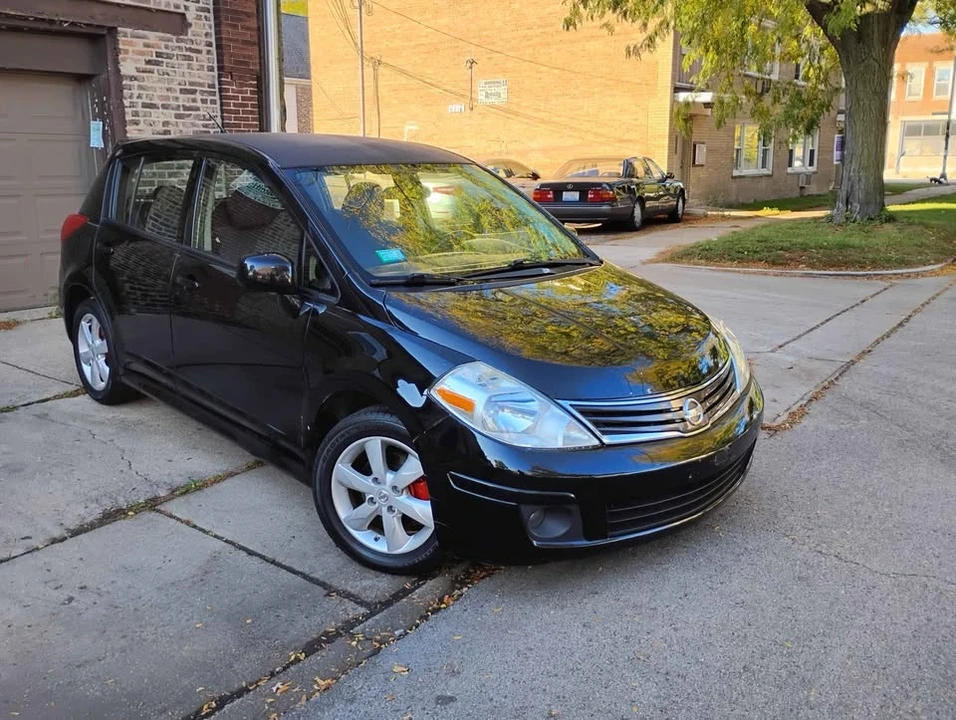 2010 Nissan Versa - Image 5 of 14
