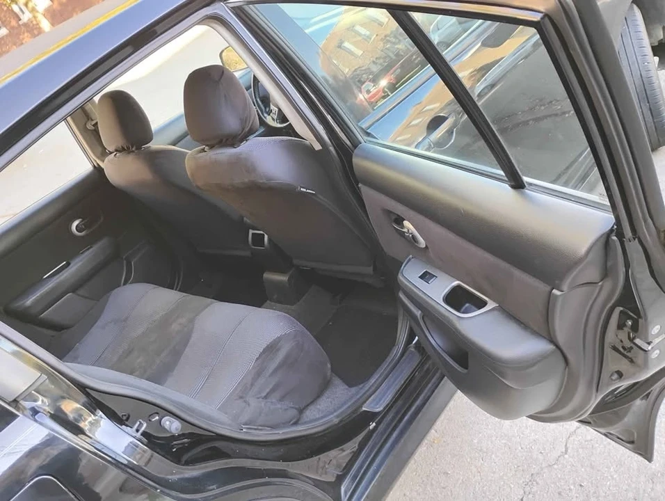 2010 Nissan Versa - Image 8 of 14