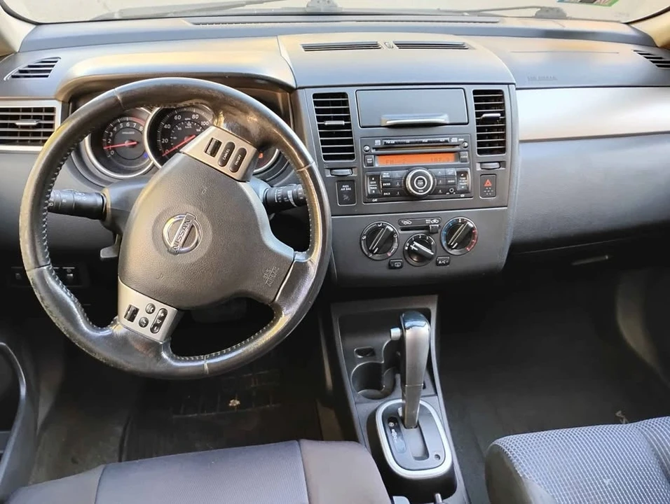 2010 Nissan Versa - Image 13 of 14