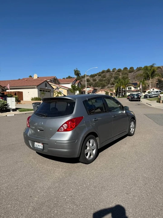 2010 Nissan Versa - Image 4 of 6
